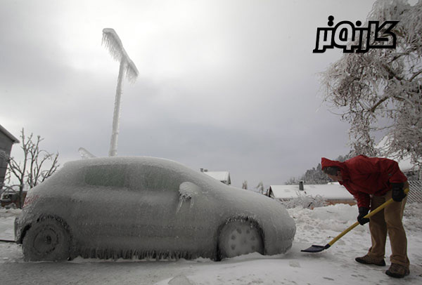 ماشین یخ زده در فصل یخبندان - زمستان