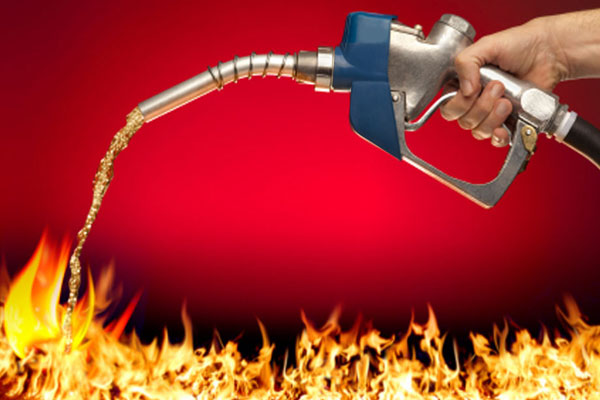 تصویر شاخص سوختن سهمیه‌ی بنزین